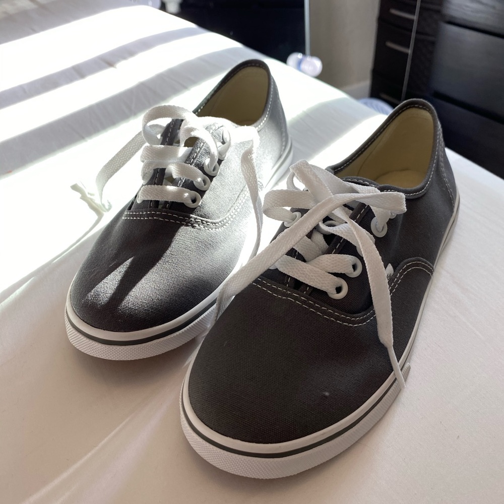 Vans - Picture 3 of 5